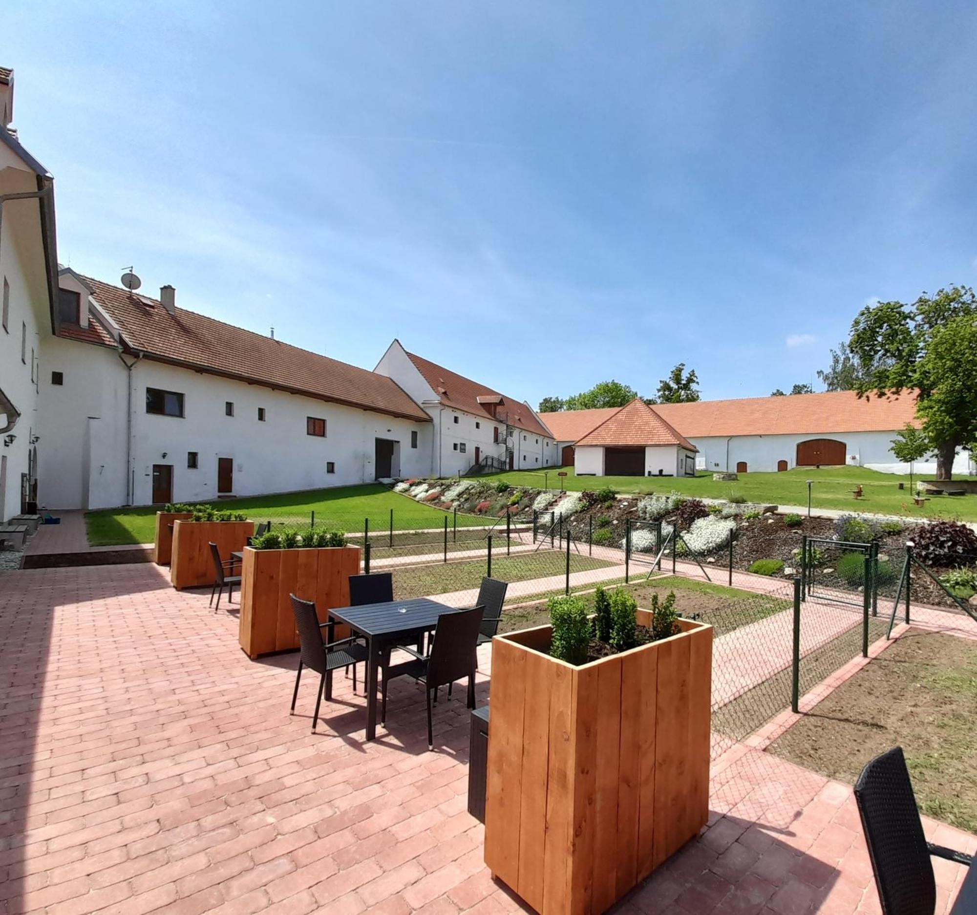 Residence Tvrz Skocice Exteriör bild